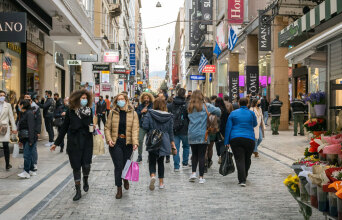 Πλήθος κόσμου στην Ερμού