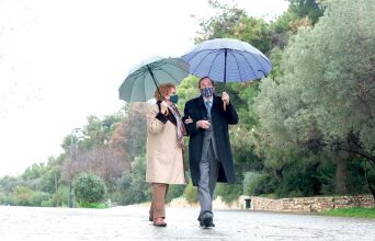 Η Μάρω Κοντού και ο Γιώργος Κωνσταντίνου στο σποτ «Το ραντεβού» για το εμβόλιο κατά του κορωνοϊού