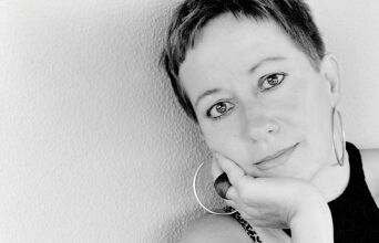 Η συγγραφέας και καθηγήτρια Λένα Διβάνη 