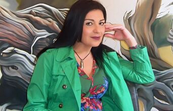 Η ζωγράφος Εύα Νικολακάκη