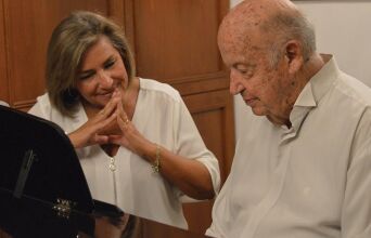 Ο Μίμης Πλέσσας και η Λουκίλα Καρρέρ στο μαύρο πιάνο