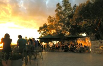 Πράσινη Τέντα, το στέκι στον λόφο του Λυκαβηττού και πάλι ανοιχτό