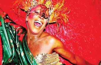 Ο Τάσος Βρεττός στο Φεστιβάλ Αθηνών Επιδαύρου με το «The Feel. Backstage»