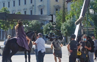 Εικόνα από τα γυρίσματα του διαφημιστικού σποτ της Perrier στην Αθήνα