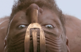 Ο Γιάννης Στάνκογλου ως "Προμηθέας Δεσμώτης" στην παράσταση που σκηνοθετεί ο Άρης Μπινιάρης