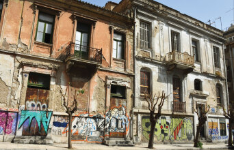 Εγκαταλελειμμένα κτίρια στη Λιοσίων