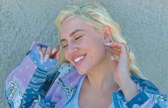 Η Έλενα Τσαγκρινού