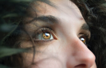 Κοντινό στα μάτια μιας γυναίκας