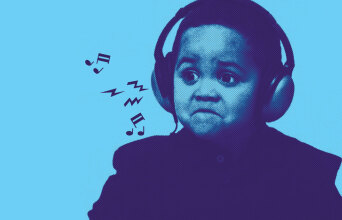 Παιδί με ακουστικά