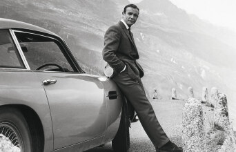 O Σον Κόνερι με την Aston Martin στην ταινία Goldfinger