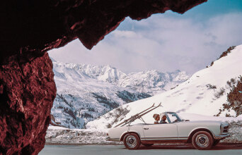 Ζευγάρι σε αυτοκίνητο