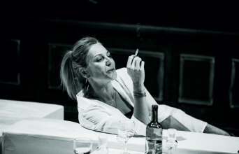 «Φθινόπωρο Χειμώνας», θεατρική παράσταση στο Θέατρο Οδού Κεφαλληνίας 