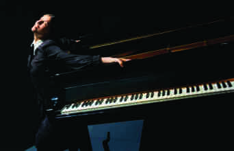 α θεατρικά και χορευτικά δρώμενα του καλλιτεχνικού του προγράμματος για τον χειμώνα του 2021 και την άνοιξη του 2022. 