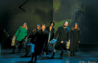 Αυτοί που περπατούν στα σύννεφα, θεατρική παράσταση στο θέατρο OLVIO