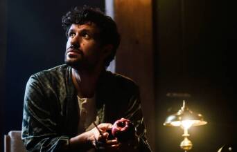 «Η μηχανή του Τούρινγκ» σε σκηνοθεσία Οδυσσέα Παπασπηλιόπουλου, με τον Ορφέα Αυγουστίδη στο Νέο Θέατρο Βασιλάκου