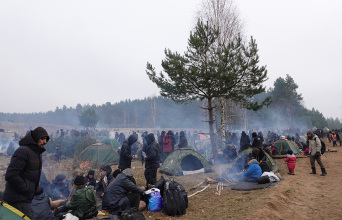 Κατασκηνώσεις μεταναστών κοντά σε δασώδη περιοχή κοντά στο συνοριακό πέρασμα με την Πολωνία. 