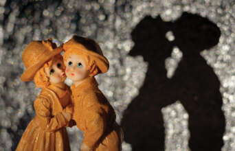 Δύο πορσελάνινα κουκλάκια