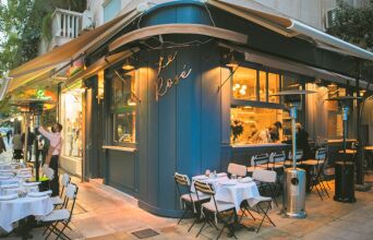 Le Rose Καινούργιο, μικρό και τριανταφυλλένιο bistro  στο Κολωνάκι