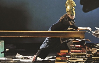 Η παράσταση «Εμφύλια Έπη» σε σκηνοθεσία του Γιώργου Μαργαρίτη έρχεται στο Μέγαρο Μουσικής Αθηνών.