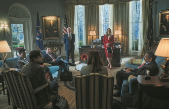 Σκηνή από την ταινία «Don't Look Up» με τους Λεονάρντο Ντι Κάπριο, Τζόνα, Χιλ, Μέριλ Στριπ και Τζένιφερ Λορενς