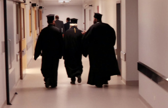 Αθήνα - Παπάδες στα εγκαίνια μονάδας χειρουργείων στον Ευαγγελισμό 