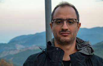 Γιώργος Καργιολάκης, Βιολόγος με μεταπτυχιακό στη Μοριακή Ιατρική και διατριβή στην Ιολογία και στη γρίπη