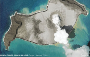 Tο κρουστικό κύμα που προκλήθηκε από την υποθαλάσσια έκρηξη του ηφαιστείου Hunga Tonga-Hunga Ha'apai