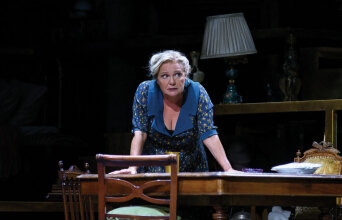 Η Μαρία Καβογιάννη στην παράσταση «Τρίτο Στεφάνι»