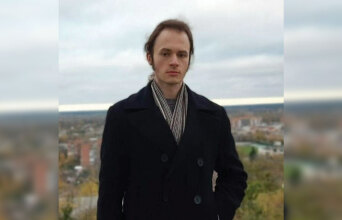 Artem Komar, 23 χρονών. Ουκρανός καλλιτέχνης και μεταφραστής. Σκοτώθηκε στον πόλεμο στο Χάρκοβο.