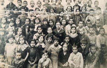 Το επάγγελμα πατρός πολλών μαθητολογίων στο αρχείο του σχολείου την πρώτη περίοδο λειτουργίας όπου φοιτούσαν πολλά ορφανά παιδιά ήταν κενό, γιατί οι γονείς είχαν χαθεί στη Μικρά Ασία.