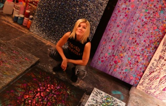 Η εικαστικός Milly Martionou.