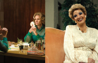 Η Julia Roberts (αριστερά) ως Μάρθα Μίτσελ στη σειρά Gaslit και η Jessica Chastain ως Τάμι Φέι στην ταινία The eyes of Tammy Faye