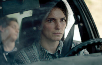 Η Αουρίτα Αγκούσι στην ταινία «Η βασίλισσα της κυψέλης»