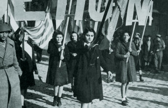 Σκηνή από την ταινία «Γυναίκες Μαχήτριες: Τριπλή Απελευθέρωση».