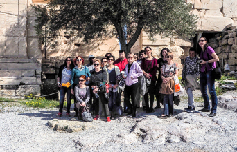 Επίσκεψη της Άννας Δαμιανίδη στην Ακρόπολη με μαθητές και μαθήτριές της