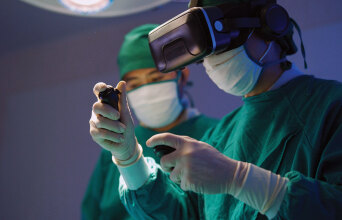 Χειρουργοί με ρομποτικό σύστημα