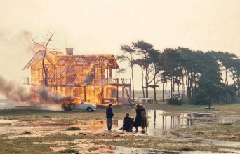 Σκηνή από την ταινία «Θυσία» του Αντρέι Ταρκόφσκι 