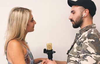 Αθηνά Κλήμη και Σωτήρης Μπούγας στο podcast «Μια 23χρονη λύνει τα προβλήματά σας»