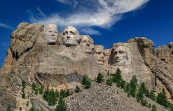 Φωτομοντάζ του μνημείου Rushmore στις ΗΠΑ με την προσθήκη του προέδρου Τζο Μπάιντεν