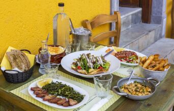 17 στέκια για τις βόλτες σου στις γειτονιές της Ακρόπολης