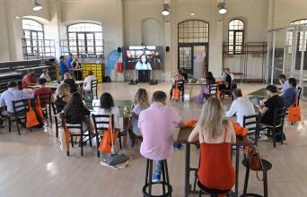 Καθηγητές και μαθητές σε σεμινάριο