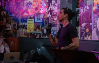 Valiant Aloof: Ένας καλλιτέχνης «spoken word» μας μιλά για την τέχνη του