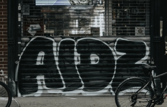 Aκατάλληλο: Περί aids και άλλων δαιμονίων