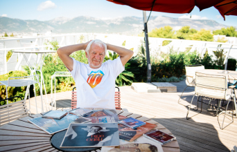 Συνέντευξη: Ο Κώστας Ζουγρής μιλάει για τη μουσική και τη ζωή του, τη συνεργασία και τη σχέση του με τον Γιάννη Πετρίδη, τη δισκογραφία και το ραδιόφωνο.