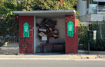 «Στάση Ζωής»: Η στάση-βιβλιοθήκη στο Πανόραμα Θεσσαλονίκης