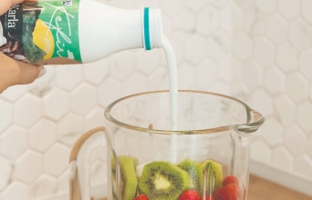 γάλα και φρούτα