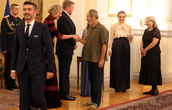 Ο Βασιλιάς της Ολλανδίας Willem-Alexander και η Βασίλισσα Maxima υποδέχονται τον Πολ Ευμορφίδη της COCO-MAT, στο επίσημο δείπνο στο Προεδρικό Μέγαρο