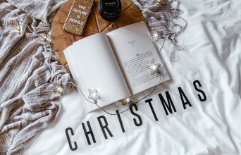 25 βιβλία για τα Χριστούγεννα: Επιστήμη, μελέτες, ψυχολογία, βιογραφίες, μαγειρική
