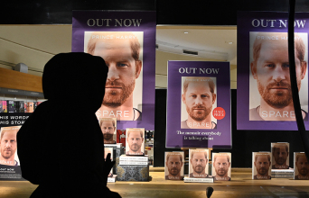 Το βιβλίο Spare του Πρίγκιπα Χάρi. 