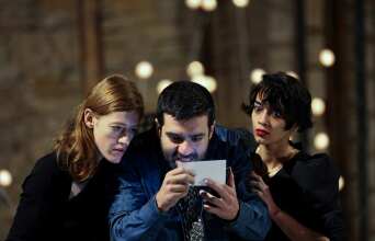 "Η αφιέρωση" σε σκηνοθεσία Χάρη Φραγκούλη